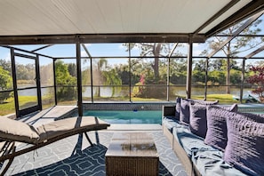 4 bedrooms, Internet - Lakefront 4-bedroom Home With Pool (Brandon)
