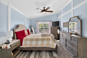 4 bedrooms, Internet - Lakefront 4-bedroom Home With Pool (Brandon)