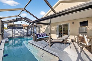 4 bedrooms, Internet - Lakefront 4-bedroom Home With Pool (Brandon)