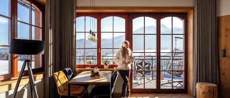 Superior Apartment, Balcony, Mountain View | Premium bedding, individually decorated, individually furnished