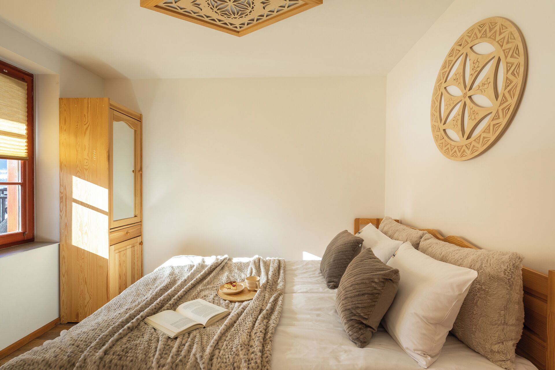 Apartamento Deluxe, 1 habitación, vistas a la montaña | Zona de estar | Una televisión de pantalla plana