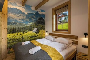 Apartamento superior, balcón, vistas a la montaña | Tabla de planchar con plancha y wifi gratis