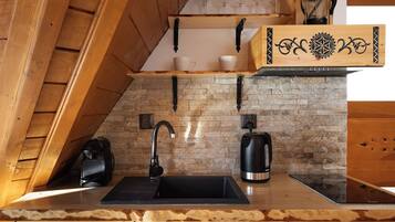 Deluxe-Apartment, 1 Schlafzimmer, Bergblick | Eigene Kochnische | Kühlschrank, Herdplatte, Wasserkocher mit Kaffee-/Teezubehör