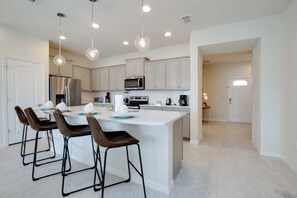 Private kitchen - Beautiful 5 Bed Pool Home At Resort- No Resort Fee 5 Bedroom Townhouse (Kissimmee)