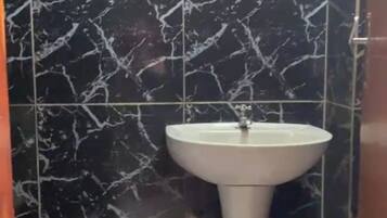 Handtücher, Seife, Toilettenpapier