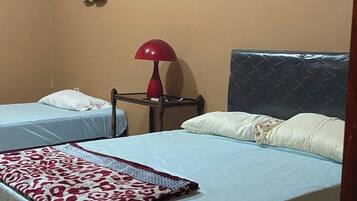 1 Schlafzimmer, Bügeleisen/Bügelbrett, Bettwäsche