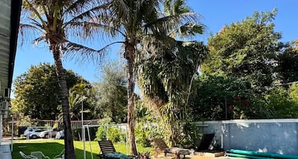 Charming and
luxurious 7-bedroom house with private pool in Fernando de la Mora