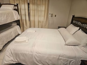 7 chambres, fer et planche à repasser, accès à Internet