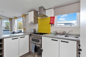 Fridge, microwave, oven, stovetop - Seton Sands Family Escape - 3 Bed - Fast Wifi (Prestonpans)