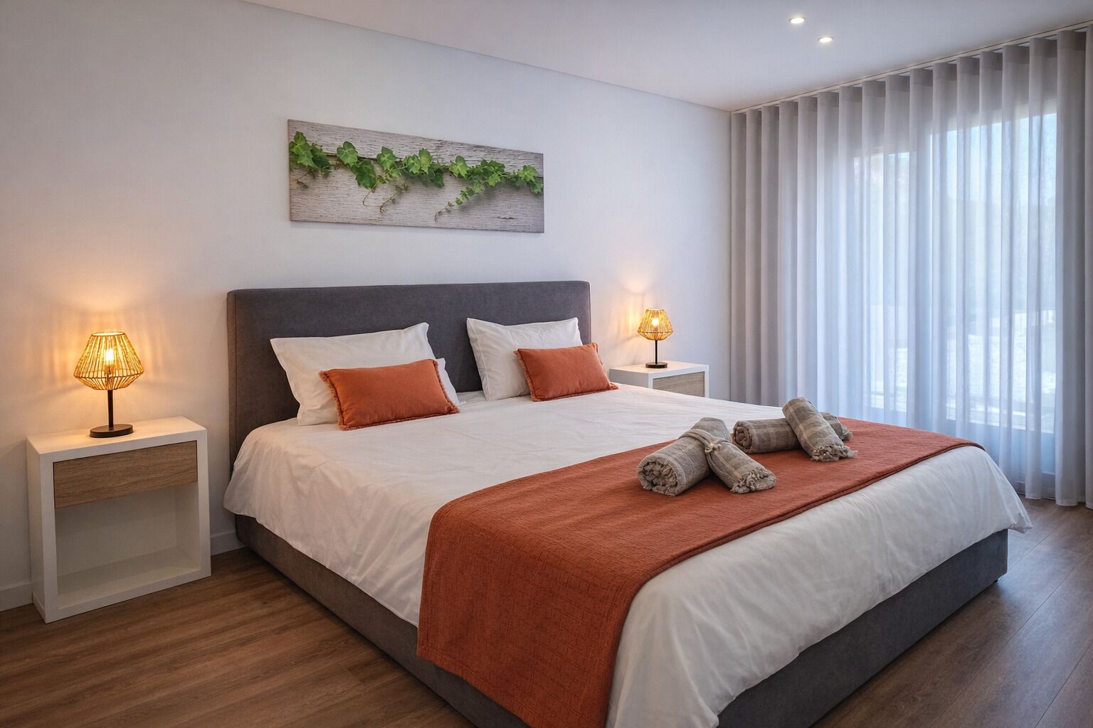 2 bedrooms, in-room safe, desk, iron/ironing board