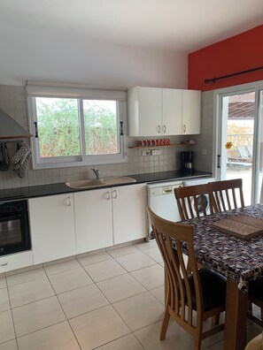 Private kitchen - Villa Eldora Lysos With Beautiful pool (Lysos)