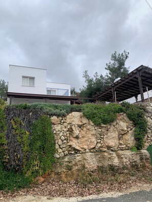 Property grounds - Villa Eldora Lysos With Beautiful pool (Lysos)