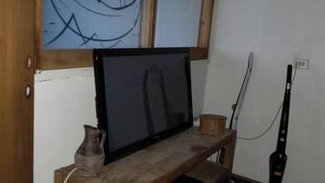 Shared Dormitory, 1 Bedroom, Smoking, City View | Interior