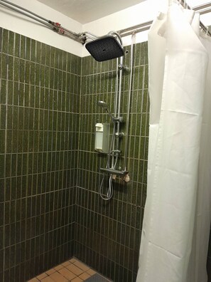 Gemeinsamer Schlafsaal, 1 Schlafzimmer, Raucher, Stadtblick | Badezimmer