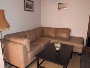 Dortoir Partagé, 1 chambre, fumeurs, vue ville | Salle de séjour | Livres