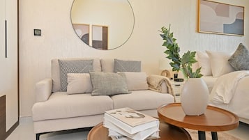 Apartment, Balcony, City View | Living area