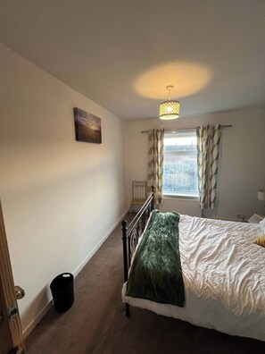 Room, 3 Bedrooms, Accessible, City View | 3 bedrooms - Room-rise & Reset House Short Stay Accom (Burton on Trent)