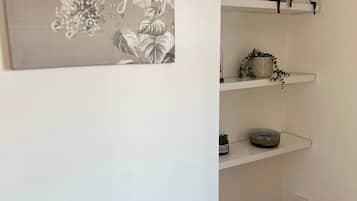 Room, 3 Bedrooms, Accessible, City View | Interior