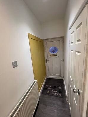 Room, 3 Bedrooms, Accessible, City View | Interior - Room-rise & Reset House Short Stay Accom (Burton on Trent)