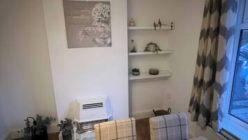 Room, 3 Bedrooms, Accessible, City View | Living room