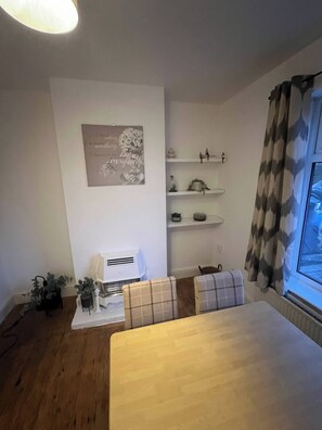 Room, 3 Bedrooms, Accessible, City View | Living room - Room-rise & Reset House Short Stay Accom (Burton on Trent)