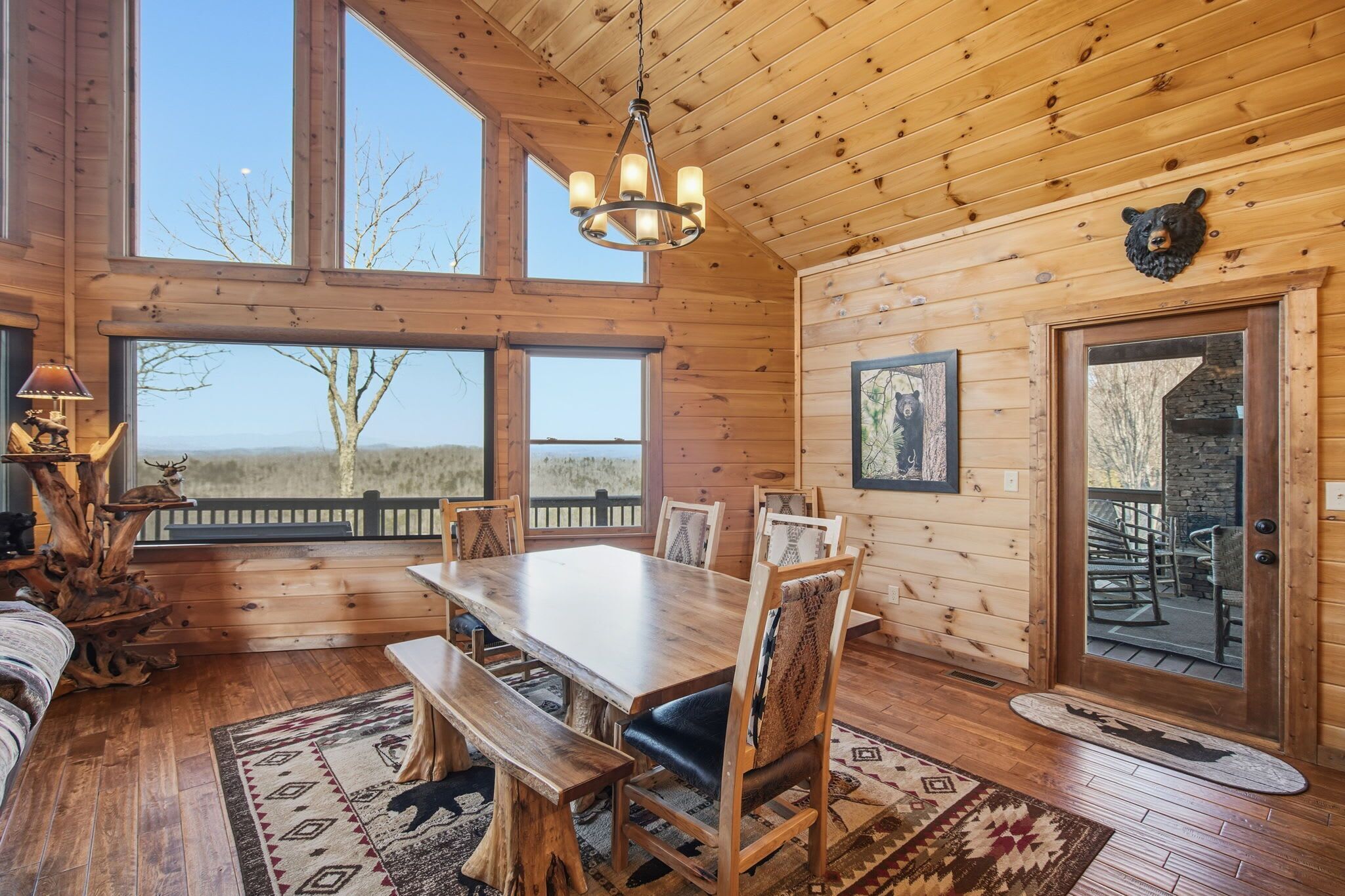 Rumah, Beberapa Tempat Tidur, hot tub, pemandangan gunung (Majestic Mountaintop Escape) | Tempat makan