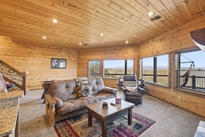 Living area - Majestic Mountaintop Escape (Blue Ridge)