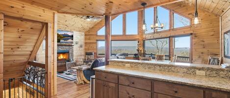 独立别墅, 多张床, 热水浴缸, 山景 (Majestic Mountaintop Escape) | 住宿内部