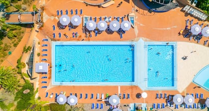 Residence with private beach in San Vincenzo