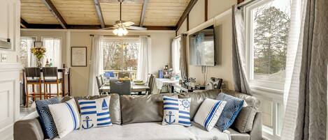 テレビ、暖炉、テレビゲーム、卓球台