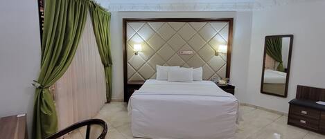 Standardzimmer | Schreibtisch, laptopgeeigneter Arbeitsplatz, kostenloses WLAN