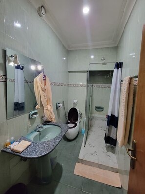 Dusche, Handtücher, Seife, Toilettenpapier