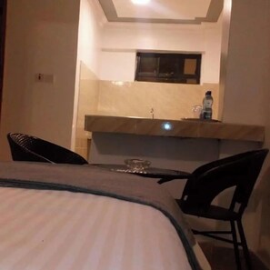 Deluxe Double Room, City View | Individually decorated, individually furnished, free WiFi, bed sheets - Camsupreme Studios Meru  (Meru)