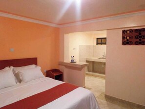 Individually decorated, individually furnished, free WiFi, bed sheets - Camsupreme Studios Meru  (Meru)