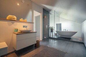Villa, 6 chambres, fumeurs, piscine privée | Salle de bain
