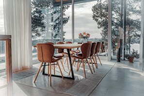 Villa, 6 chambres, fumeurs, piscine privée | Salle à manger