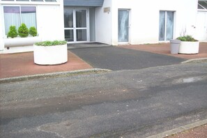 Exterior detail - 50 m from the sea, 3rd floor apartment with elevator, 60m2 all comforts (Saint-Jean-de-Monts)