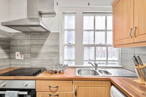House - 2-bed Oxford St Apartment Concierge Elevator (London)