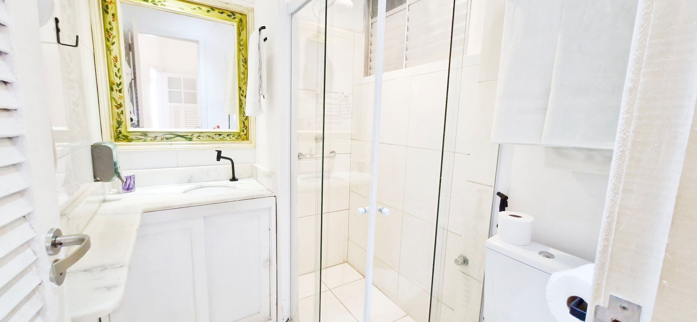 Basic Apartment | Bathroom