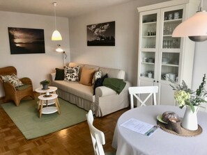 TV, DVD player, stereo - Apartment 'Jonagold, 70sqm' with Lake View, Private Terrace and Wi-Fi (Immenstaad am Bodensee)