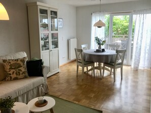 Interior - Apartment 'Jonagold, 70sqm' with Lake View, Private Terrace and Wi-Fi (Immenstaad am Bodensee)