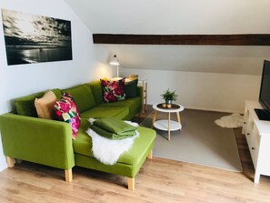 TV, DVD player, stereo - Apartment 'Topaz' with Lake View, Balcony and Wi-Fi (Immenstaad am Bodensee)