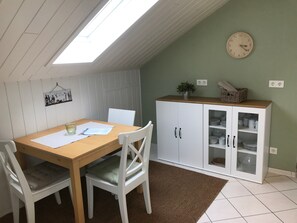 Dining - Apartment 'Topaz' with Lake View, Balcony and Wi-Fi (Immenstaad am Bodensee)