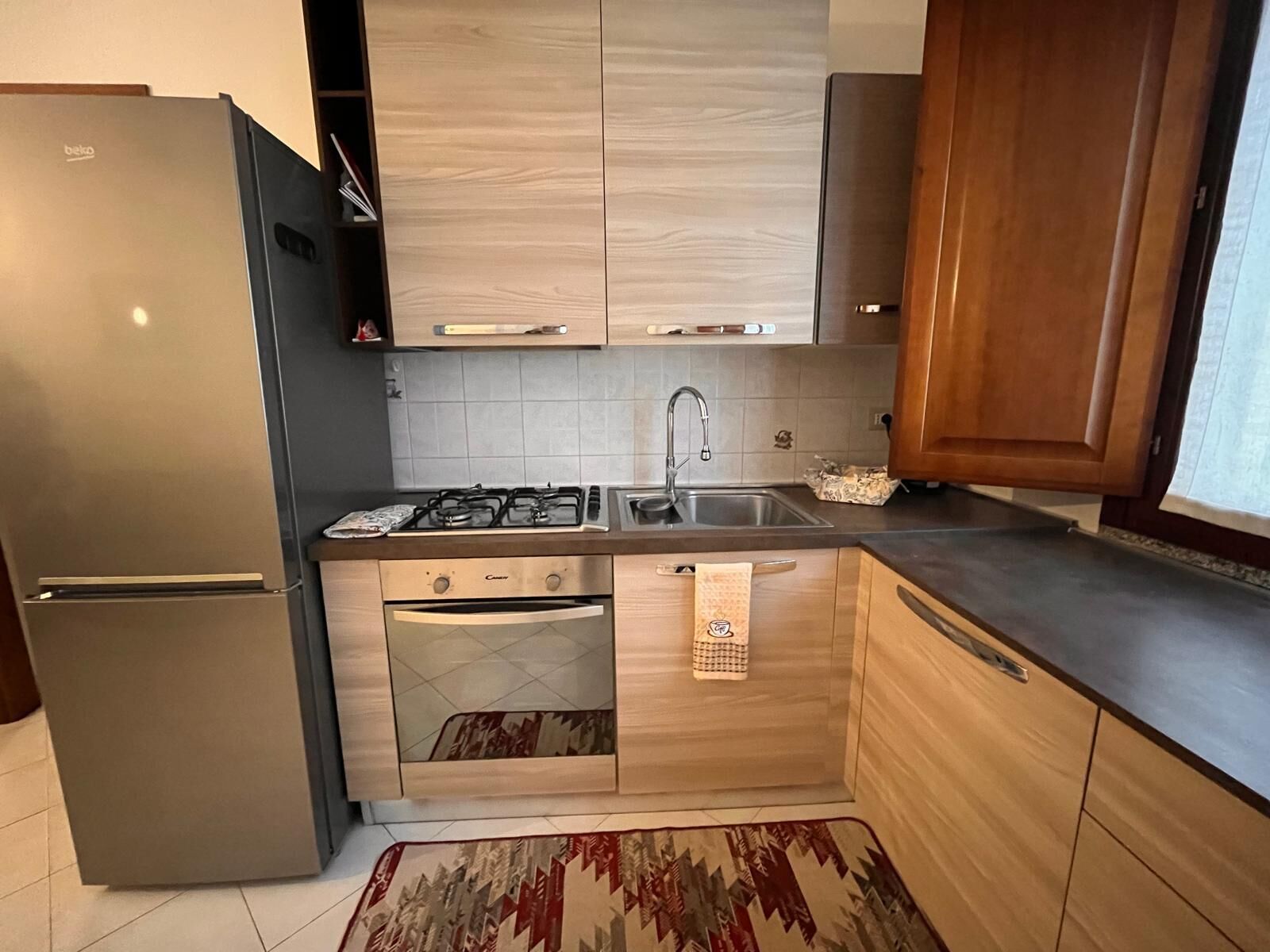 Frigorifero, forno, piano cottura, lavastoviglie