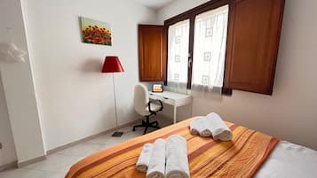 2 bedrooms, desk, iron/ironing board, free WiFi