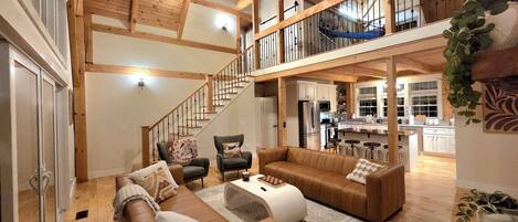 智能電視、壁爐、足球機、音樂庫