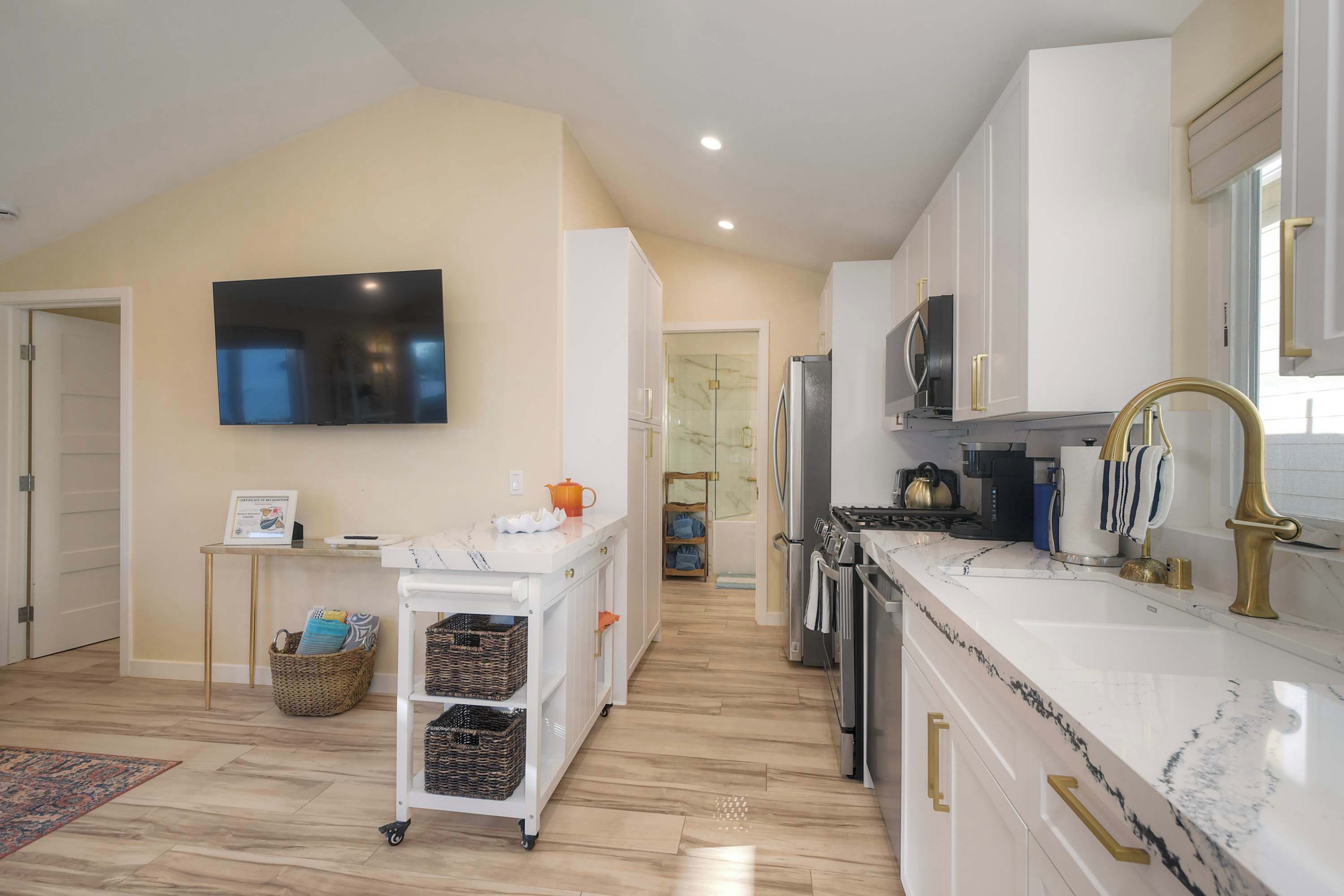 Apartment, 1 King Bed with Sofa bed, Patio, Garden View (Monarch Cove - C) | Private kitchen