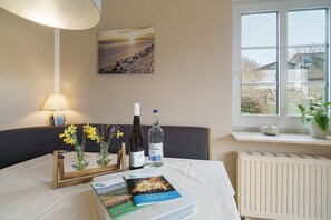 Interior - Apartment 'Fewo Tilli' with Shared Garden, Balcony and Wi-Fi (Pellworm)