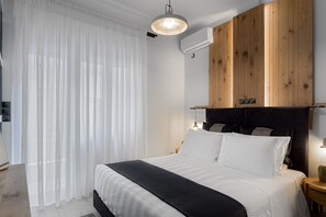 2 bedrooms, desk, iron/ironing board, travel cot - Acropolis Deluxe Apartment, Apartment (Athens)