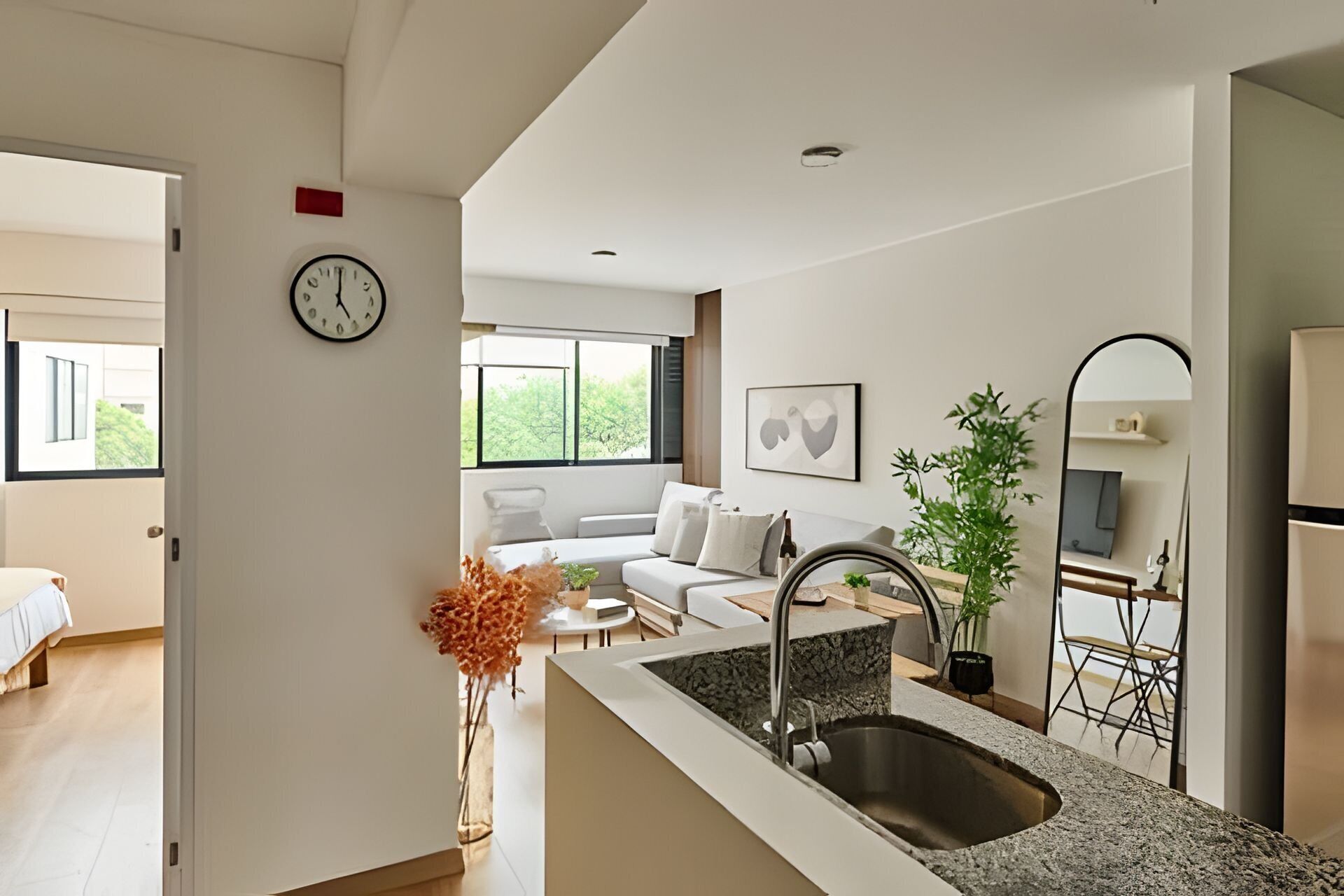 Apartamento básico | Área de estar | Monitores de computador